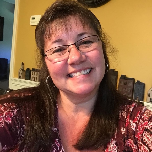 Meet your Posher, Cindy - Picture 1 of 1